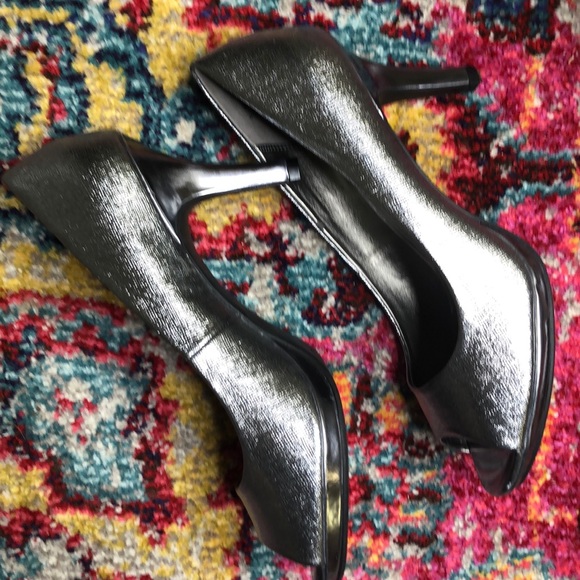 Shiny Silver Heels - Bandolino - Picture 16 of 16